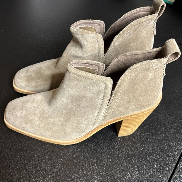 Jeffrey Campbell Women's Rosee Bootie Taupe Suede Pull On Ankle Boot Size 8 1/2​ - Picture 4 of 12